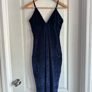 Chic Midnight Blue Velvet Midi Dress